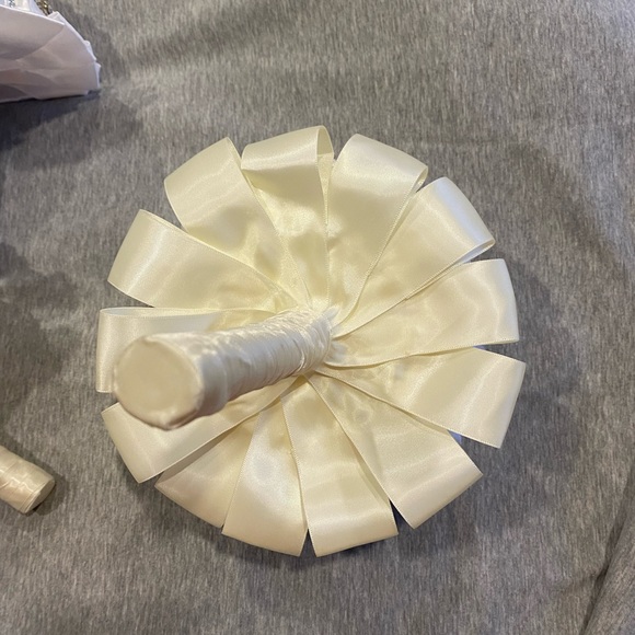 White rose bouquet with ivory accents. - Picture 4 of 5